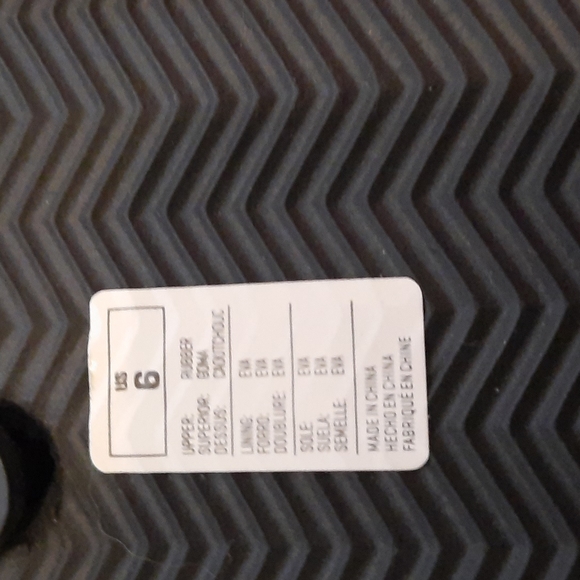 NEW Pink and black Puma flip fops - Picture 3 of 3